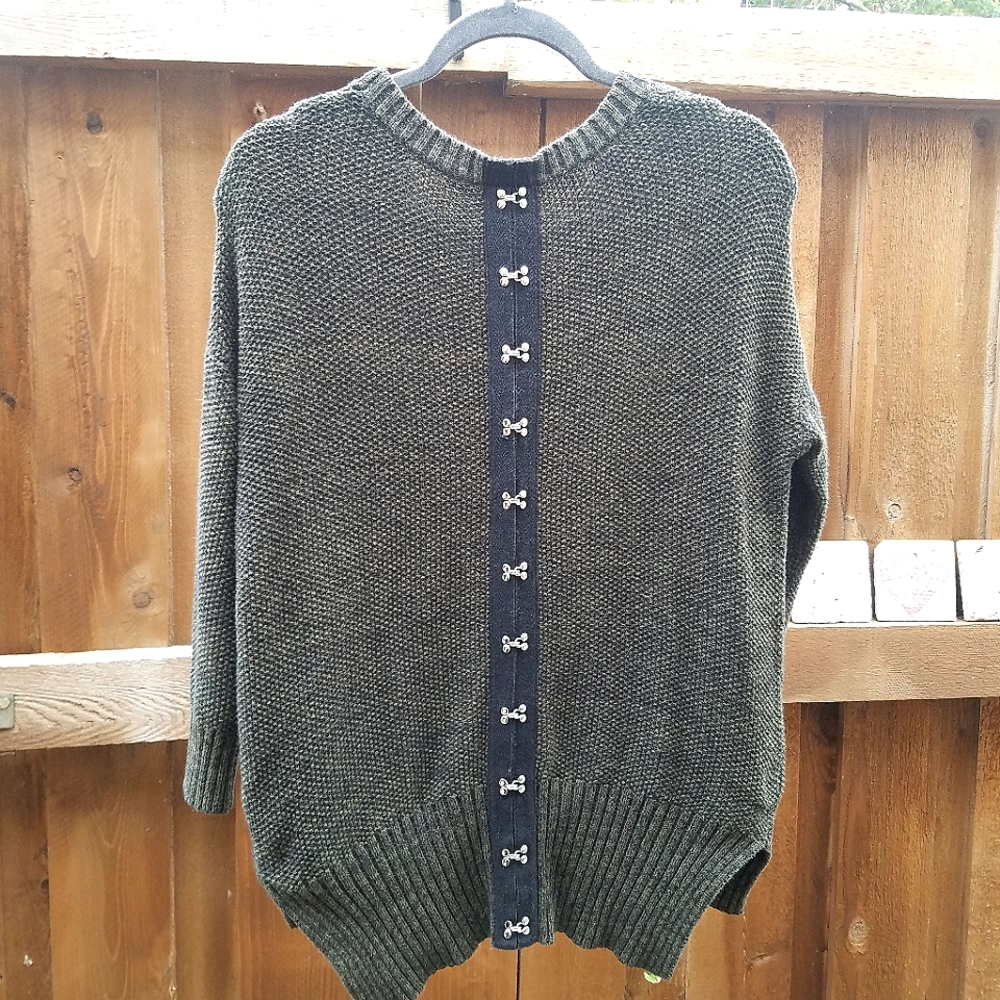 Romeo & Juliet Couture Hook Knit Sweater M